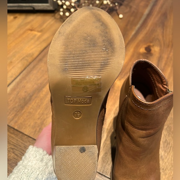 Brown leather boots - Picture 4 of 4